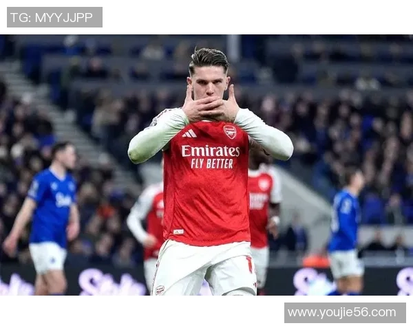 友谊赛回顾：里昂逆转阿森纳红牌事件引发全场热议与战术分析